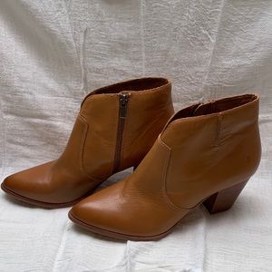 * like new* Frye Jennifer bootie